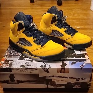 Air Jordan 5 Retro "Michigan" Size 8.5